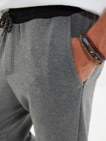 Штаны спортивные Trendyol модель TMNAW22EA0012/Antrasit Штаны спортивные Trendyol модель TMNAW22EA0012/Antrasit Фото