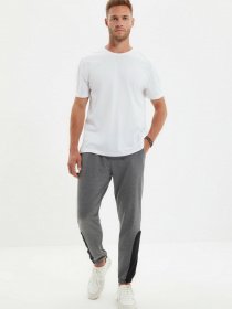 Штаны спортивные Trendyol модель TMNAW22EA0012/Antrasit Штаны спортивные Trendyol модель TMNAW22EA0012/Antrasit Фото