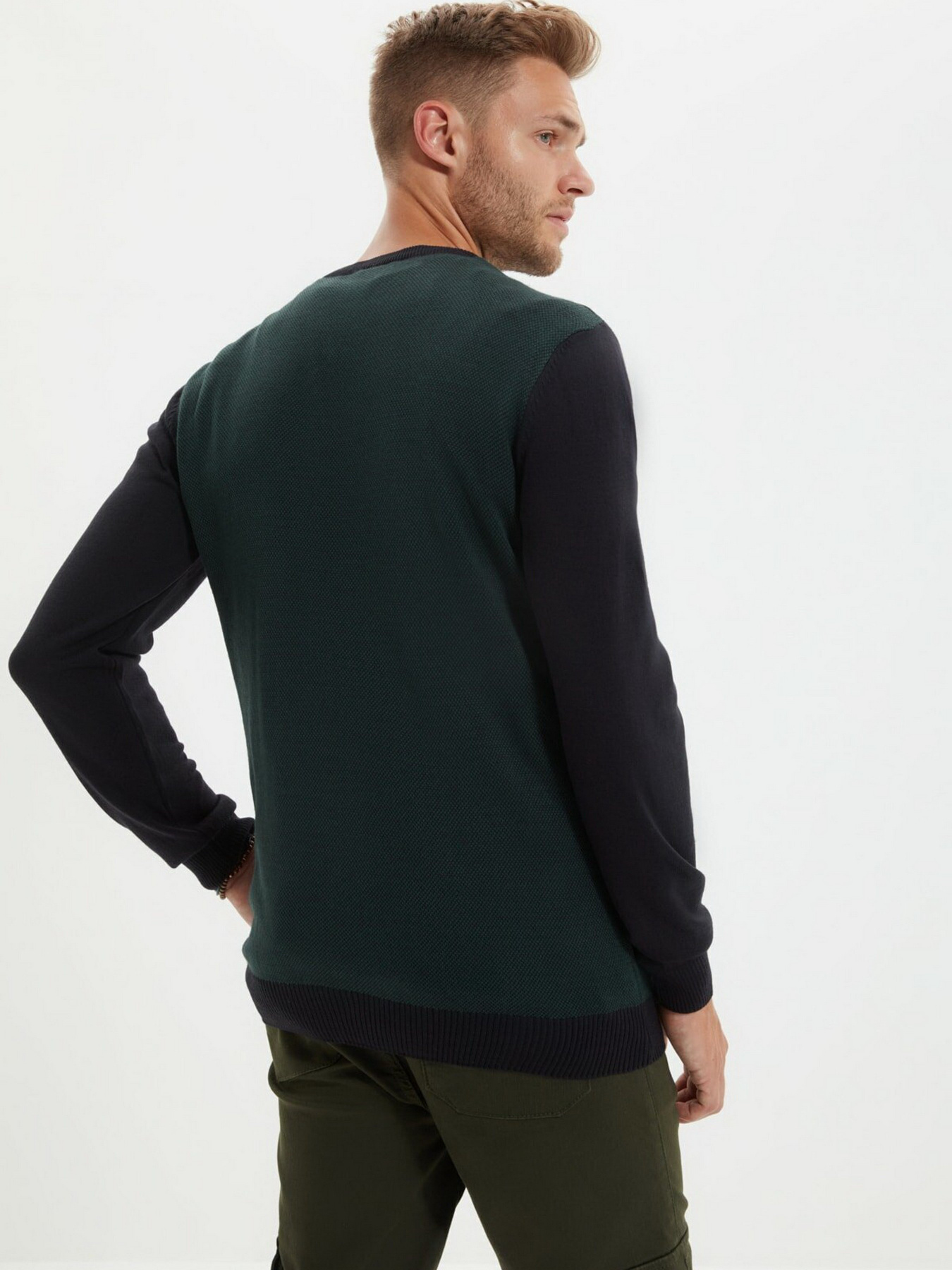 Джемпер Trendyol модель TMNAW22KZ0600/Koyu Yesil Фото