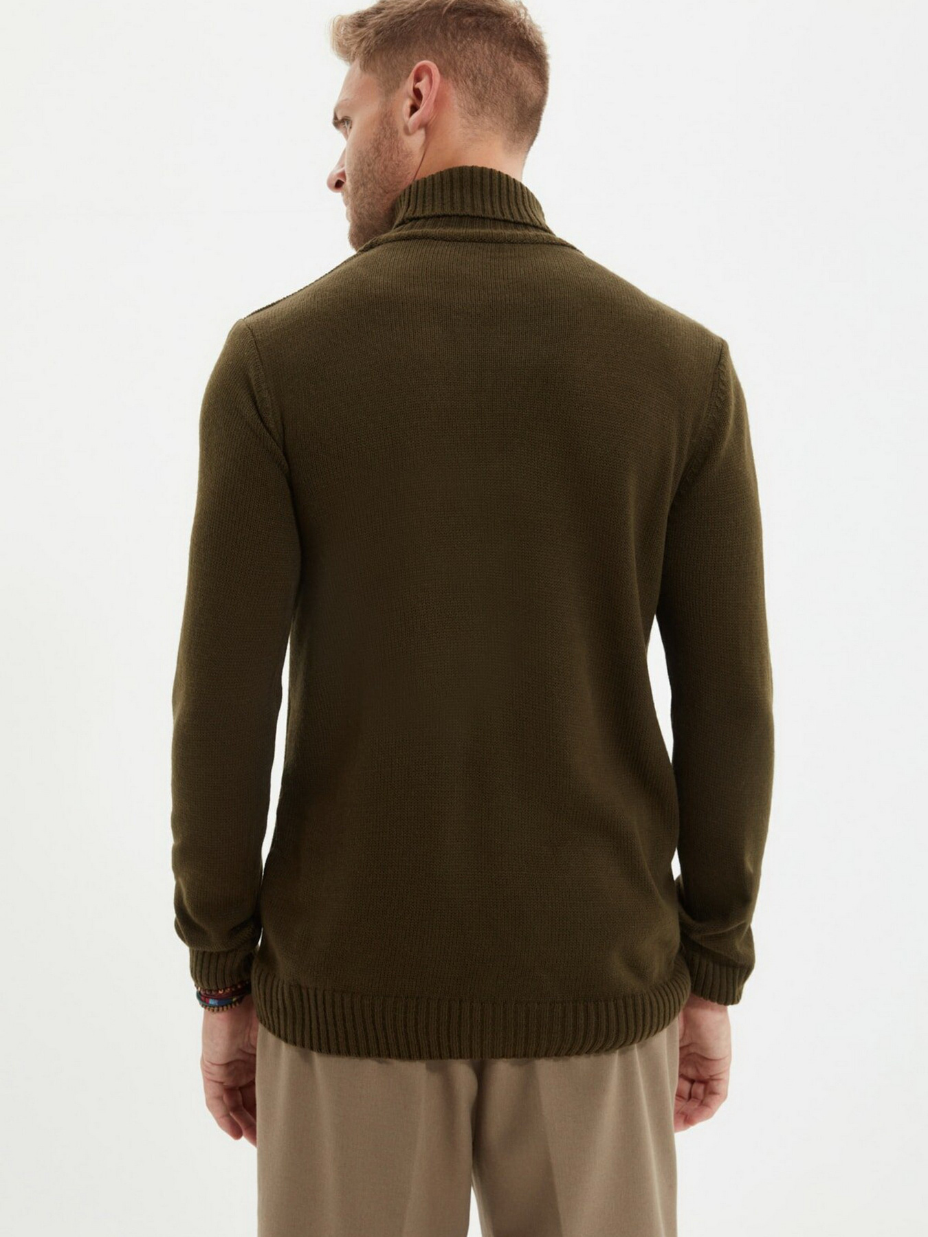 Свитер Trendyol модель TMNAW22KZ0947/Haki Свитер Trendyol модель TMNAW22KZ0947/Haki Фото