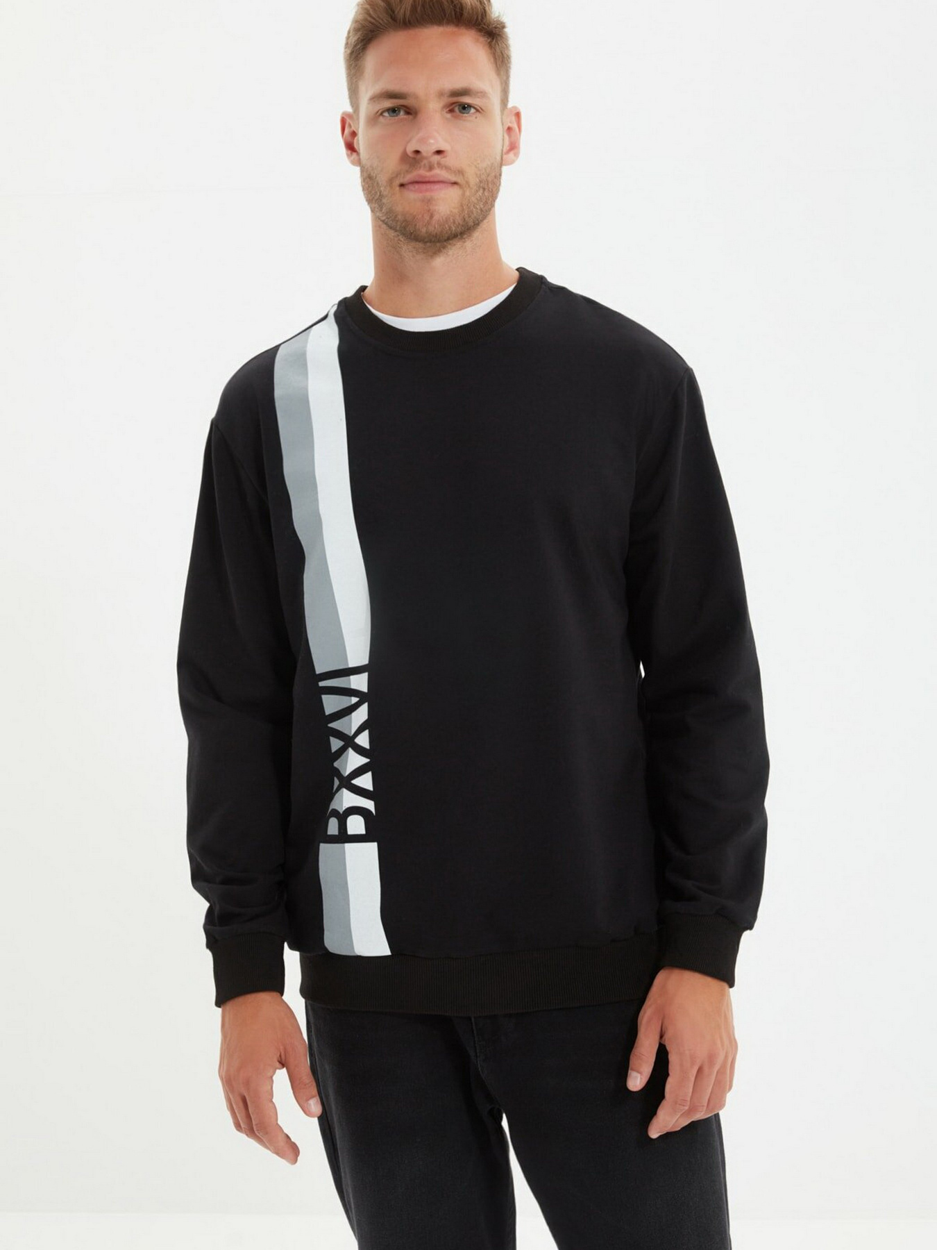 Свитшот Trendyol модель TMNAW22SW0356/Siyah Фото