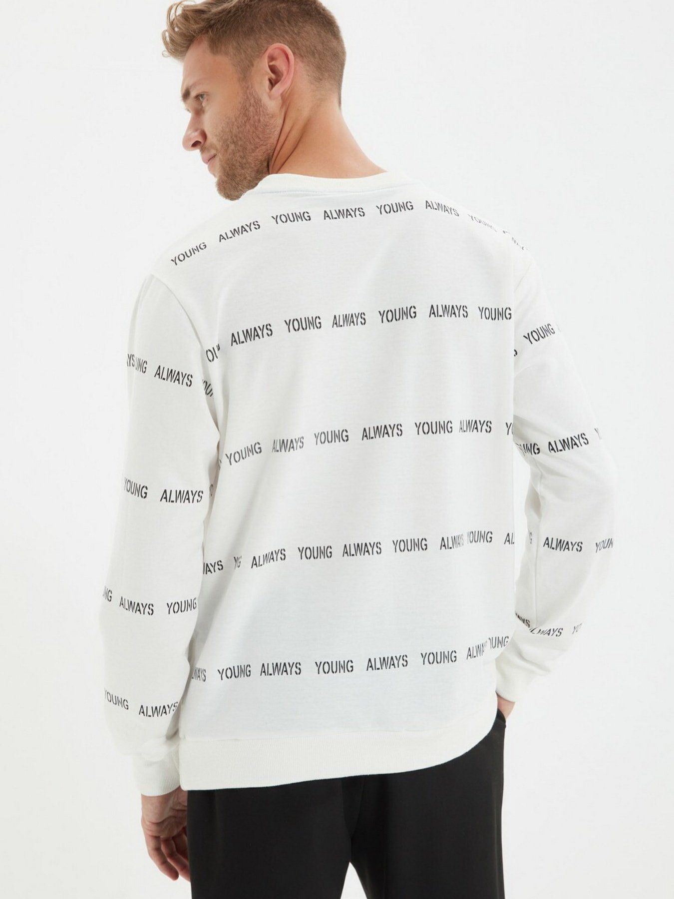 Свитшот Trendyol модель TMNAW22SW0357/Ekru Фото