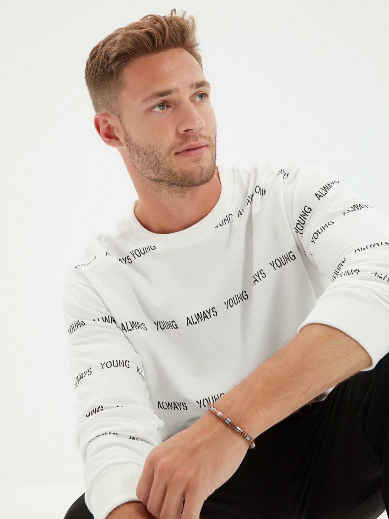 Свитшот Trendyol модель TMNAW22SW0357/Ekru Фото