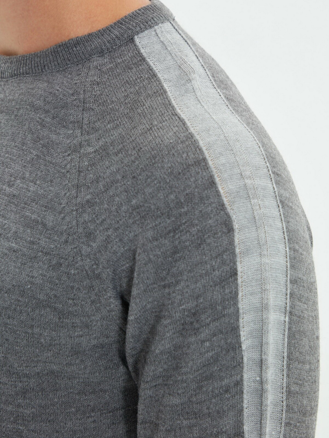 Джемпер Trendyol модель TMNAW22KZ0655/Gri Джемпер Trendyol модель TMNAW22KZ0655/Gri Фото