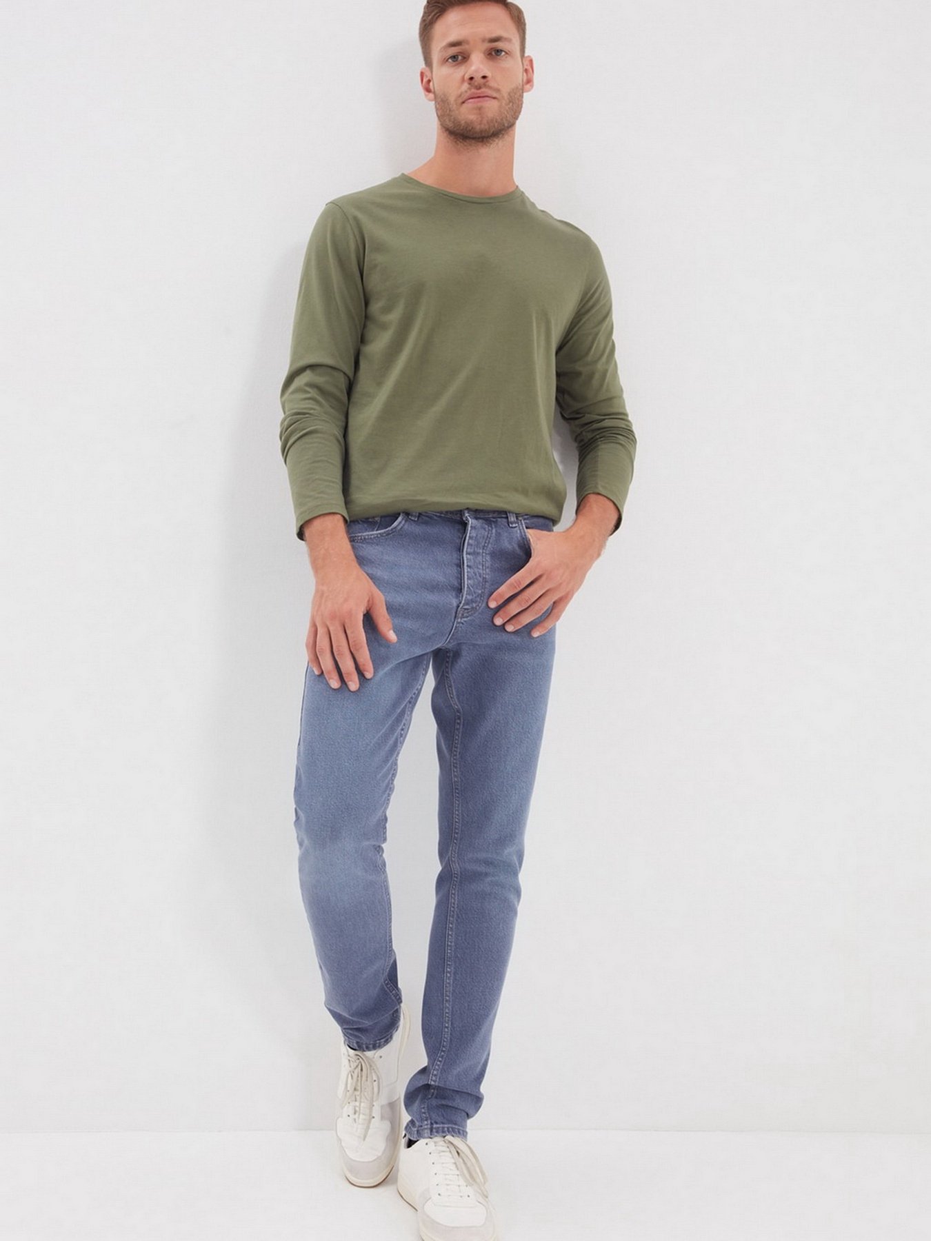 Завужені джинси Trendyol Slim модель TMNAW22JE0028/Mavi Фото