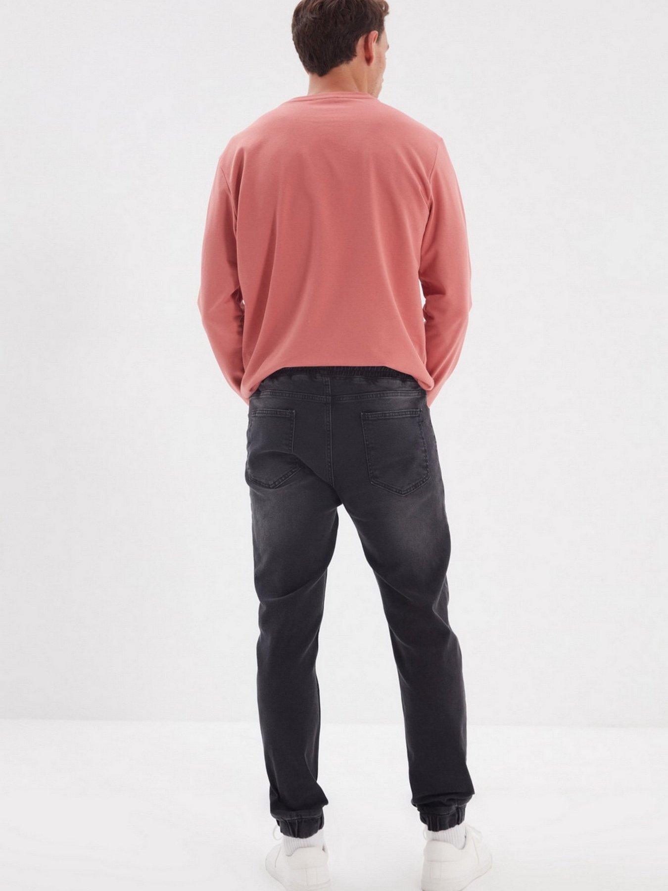 Прямі джинси Trendyol Relax модель TMNAW22JE0057/Siyah Фото