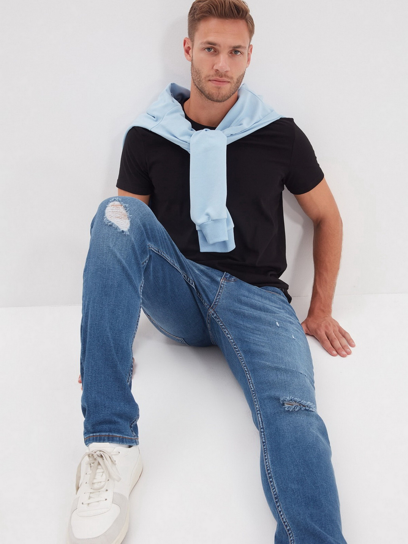 Завужені джинси Trendyol Slim модель TMNAW22JE0061/Mavi Фото