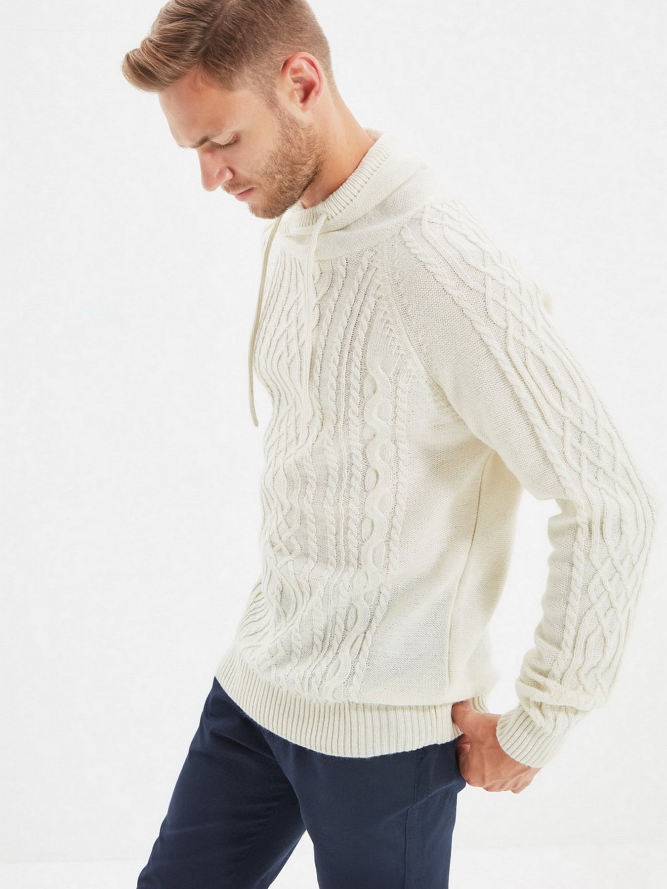 Джемпер Trendyol модель TMNAW22KZ0287/Ekru Фото