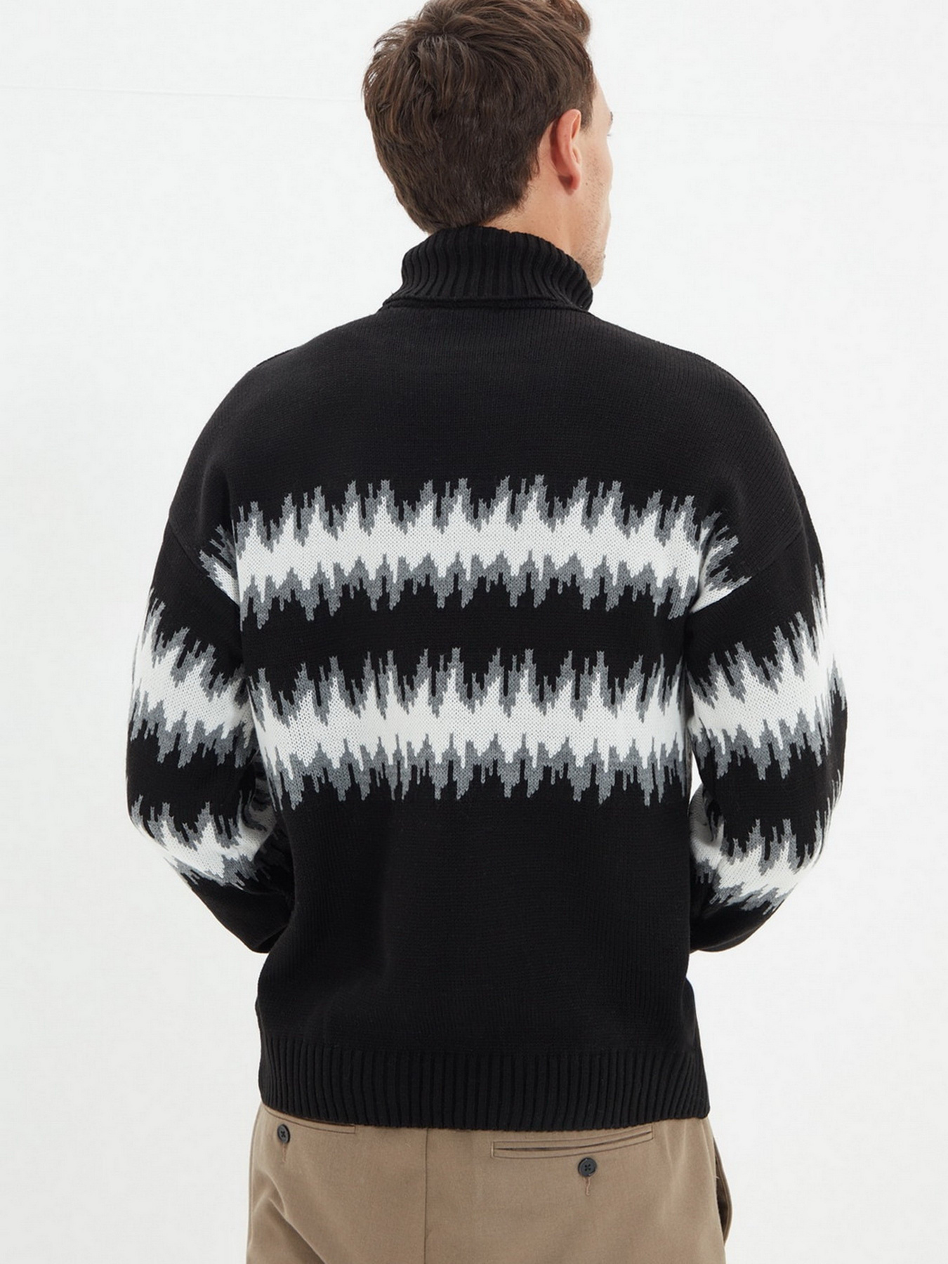 Джемпер Trendyol модель TMNAW22KZ0332/Siyah Фото