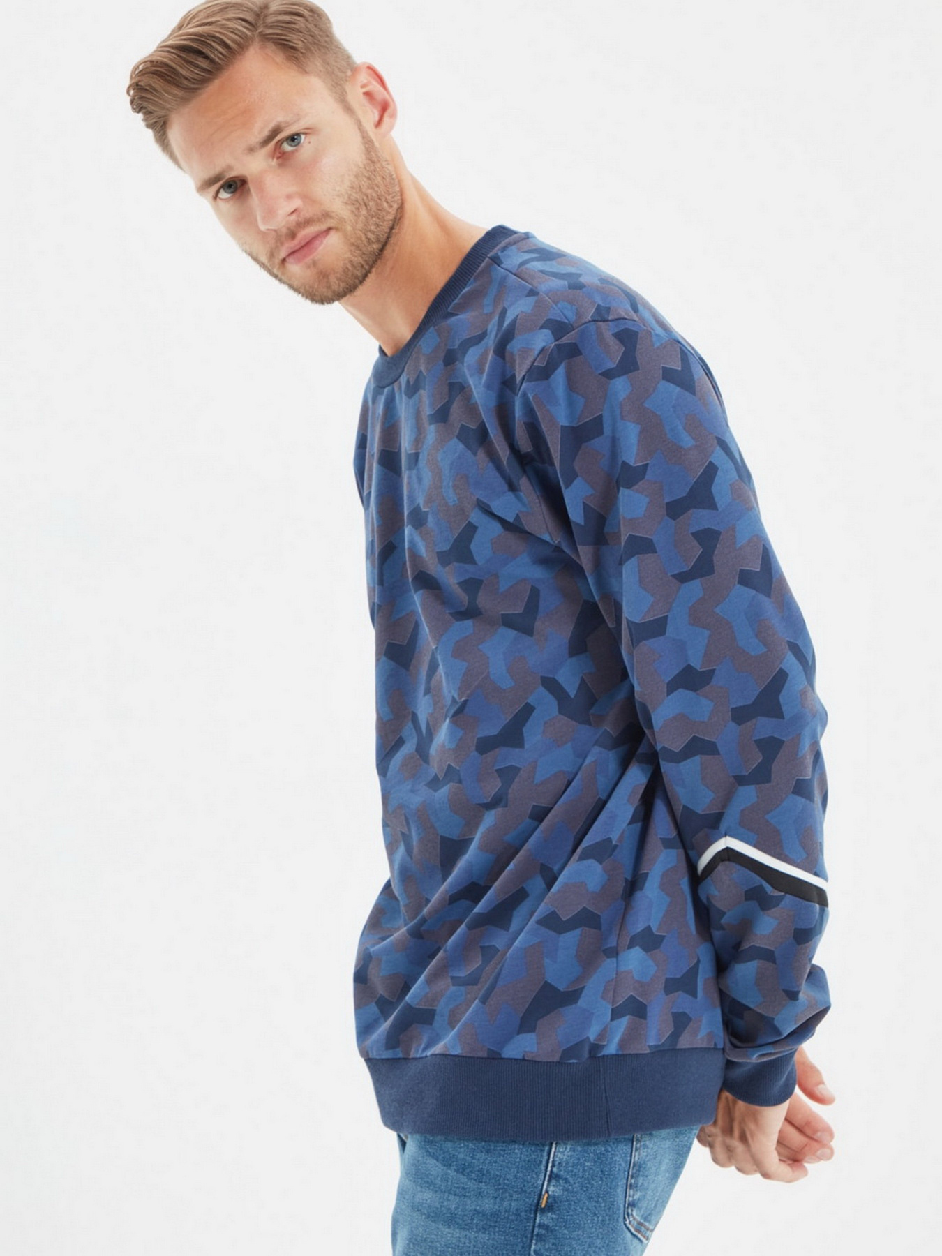 Свитшот Trendyol модель TMNAW22SW0048/Lacivert Фото