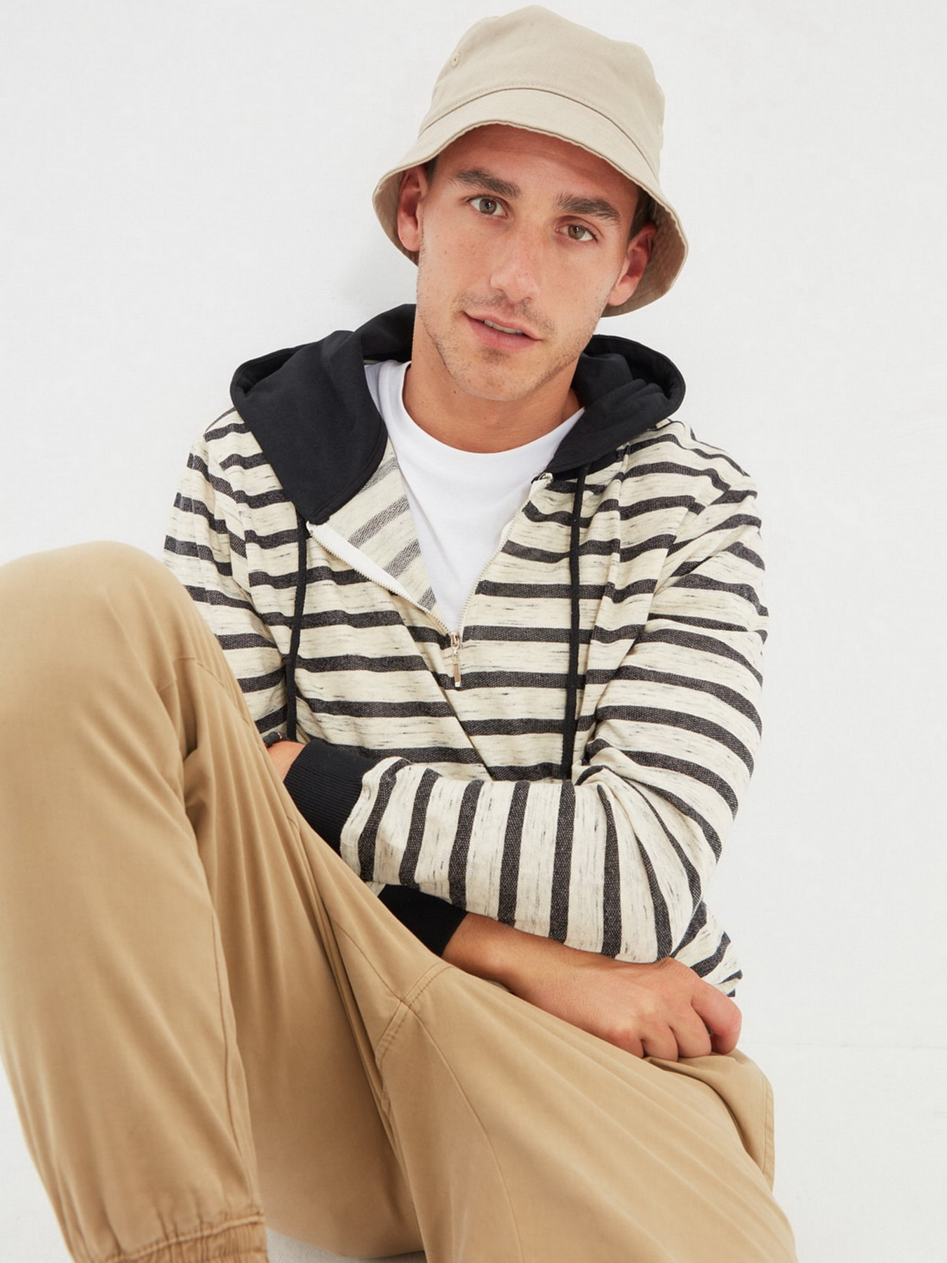 Худи Trendyol модель TMNAW22SW0049/Ekru Худи Trendyol модель TMNAW22SW0049/Ekru Фото