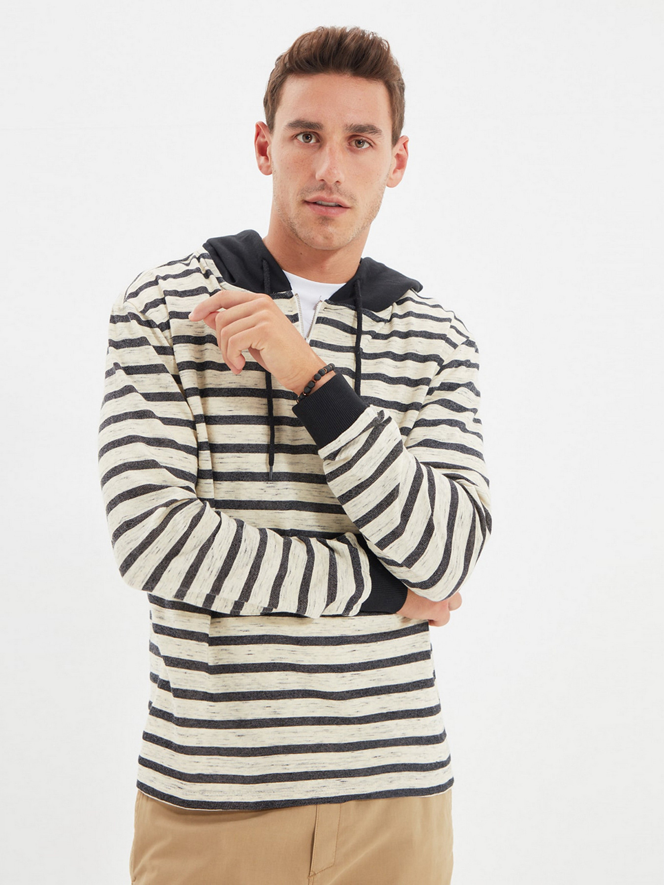 Худи Trendyol модель TMNAW22SW0049/Ekru Худи Trendyol модель TMNAW22SW0049/Ekru Фото