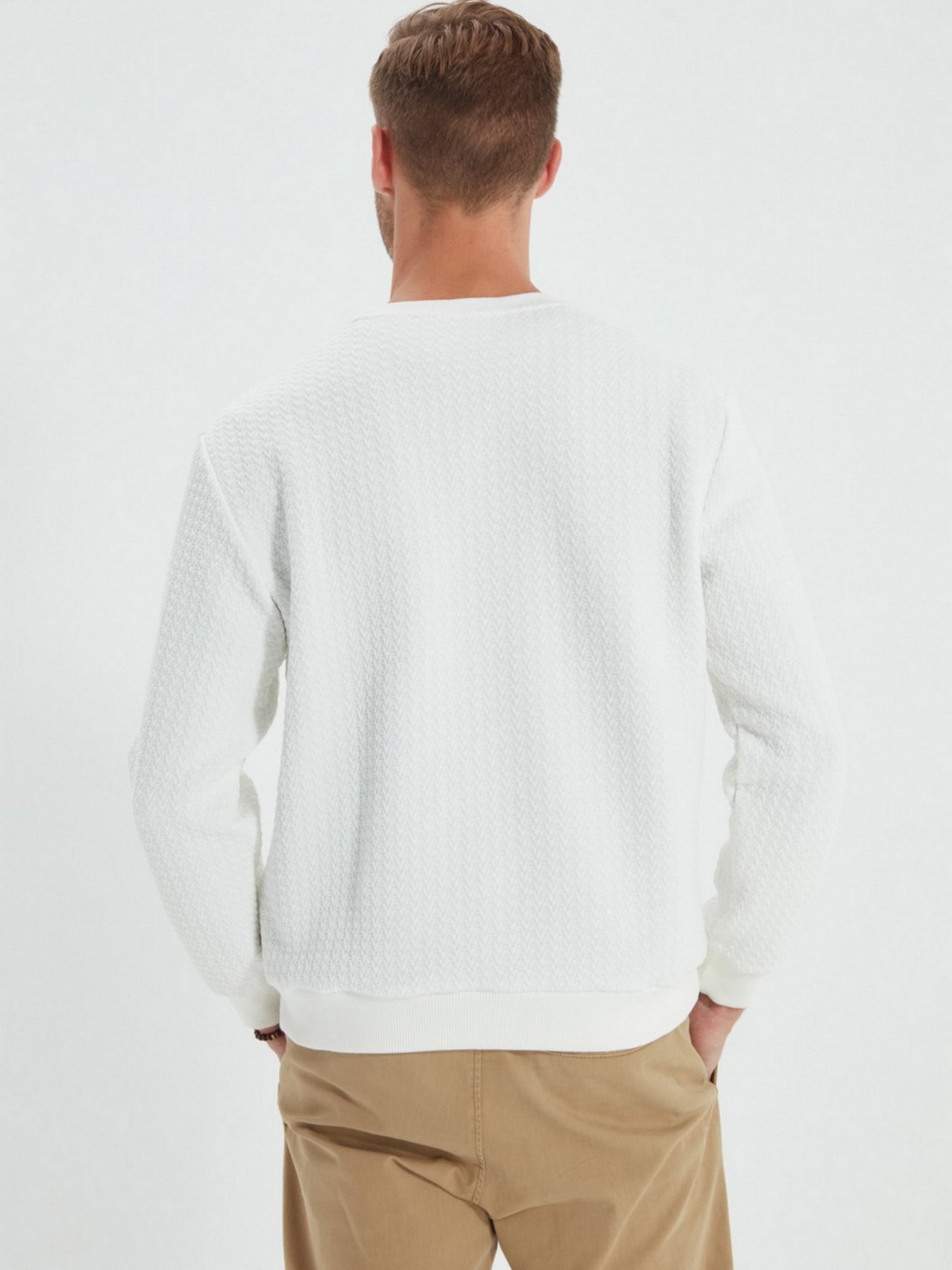 Свитшот Trendyol модель TMNAW22SW0330/Beyaz Фото