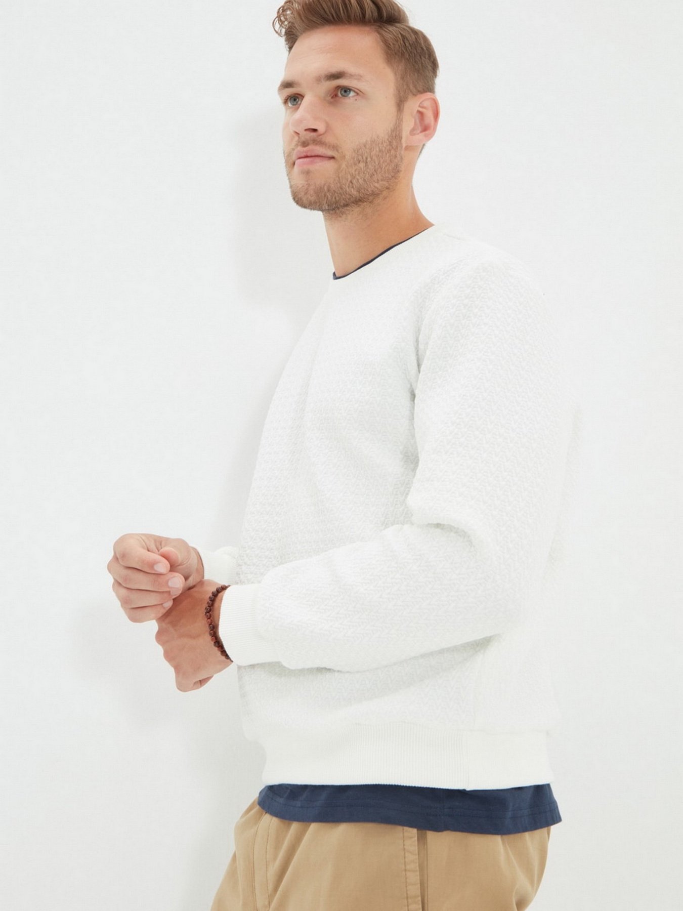 Свитшот Trendyol модель TMNAW22SW0330/Beyaz Фото