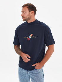 Футболки и поло Trendyol модель TMNSS21TS0381/Lacivert Футболки и поло Trendyol модель TMNSS21TS0381/Lacivert Фото