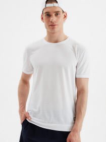 Футболки и поло Trendyol модель TMNSS21TS2094/Beyaz Футболки и поло Trendyol модель TMNSS21TS2094/Beyaz Фото