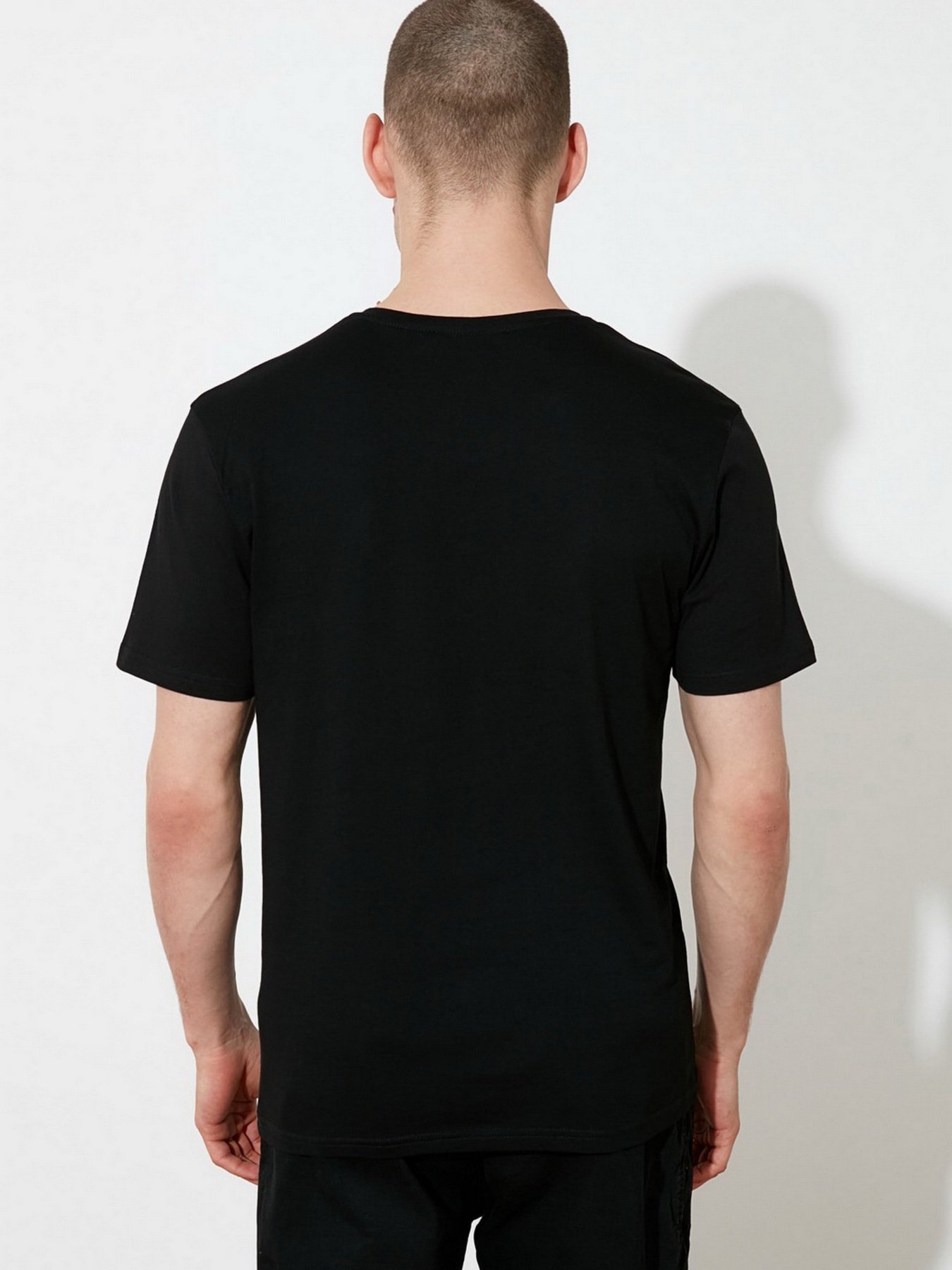 Футболка Trendyol модель TMNSS21TS2230/Siyah Фото