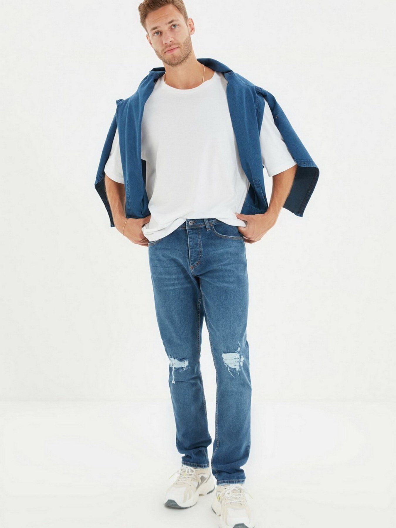 Завужені джинси Trendyol Slim модель TMNAW22JE0212/Indigo Фото