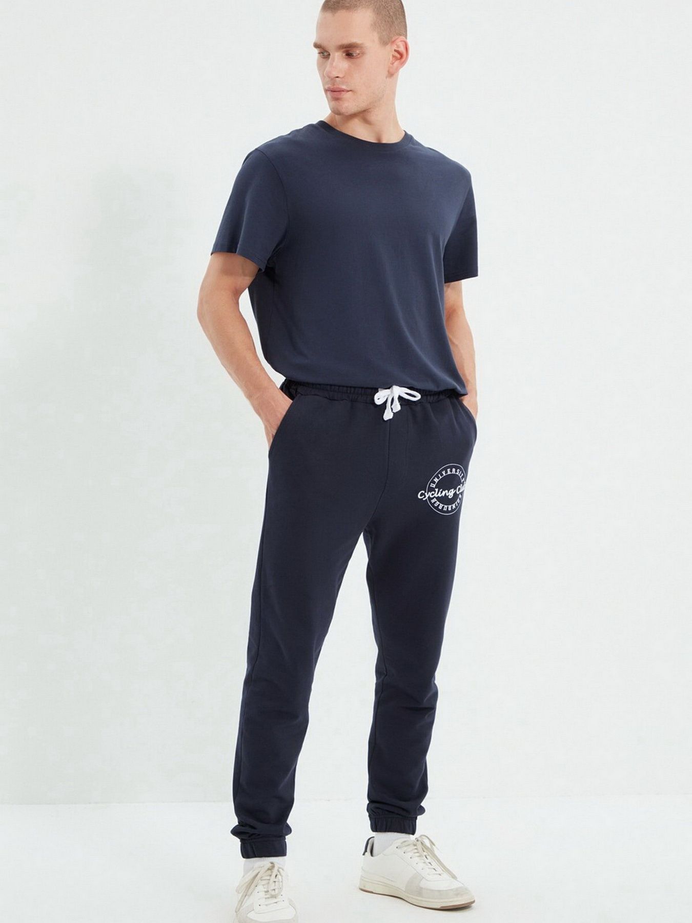 Спортивні штани Trendyol модель TMNAW22EA0250/Lacivert Фото