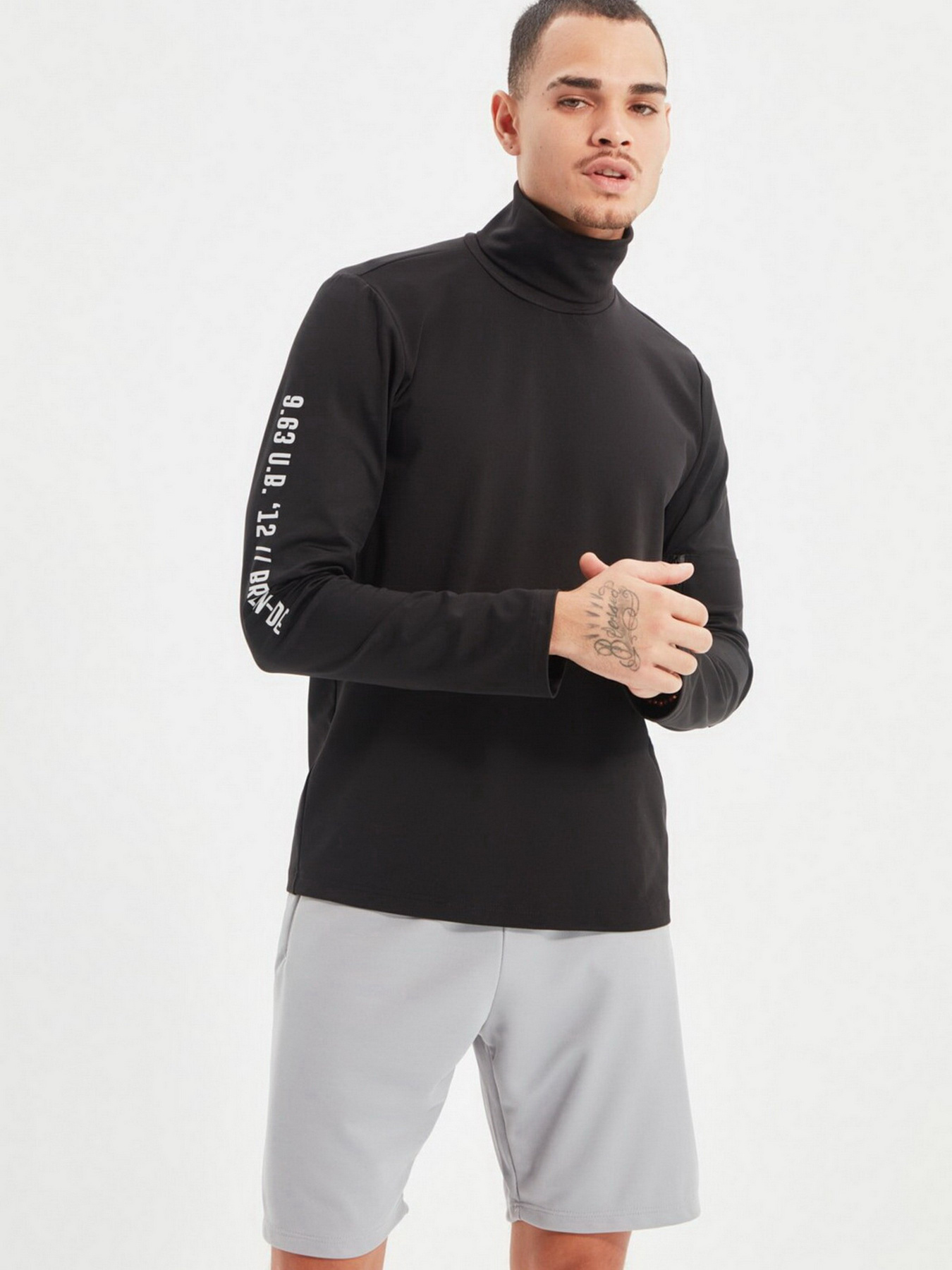 Водолазка Trendyol модель TMNAW22SW1494/Siyah Водолазка Trendyol модель TMNAW22SW1494/Siyah Фото