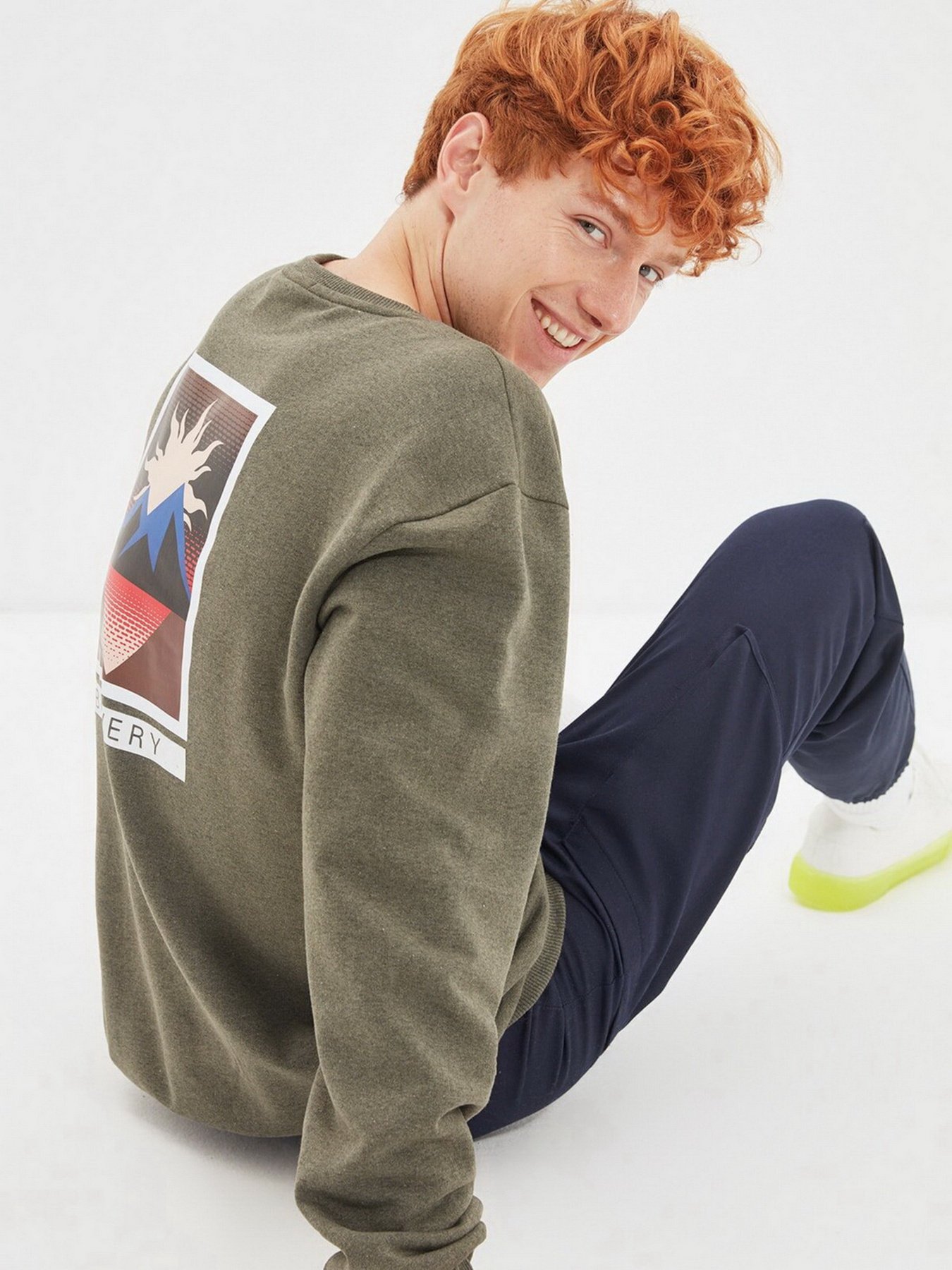 Свитшот Trendyol модель TMNAW22SW0383/Haki Фото