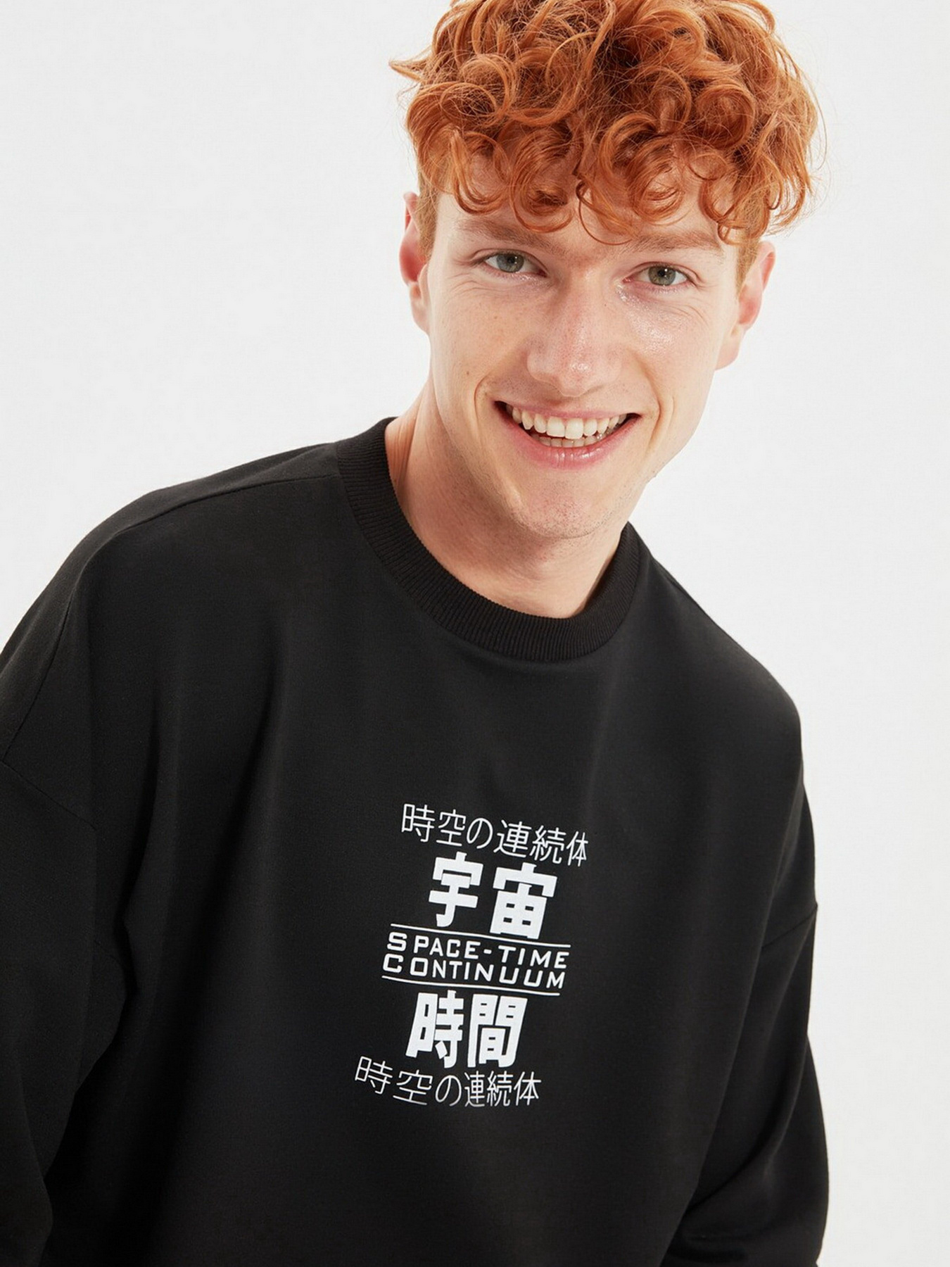 Свитшот Trendyol модель TMNAW22SW0407/Siyah Фото