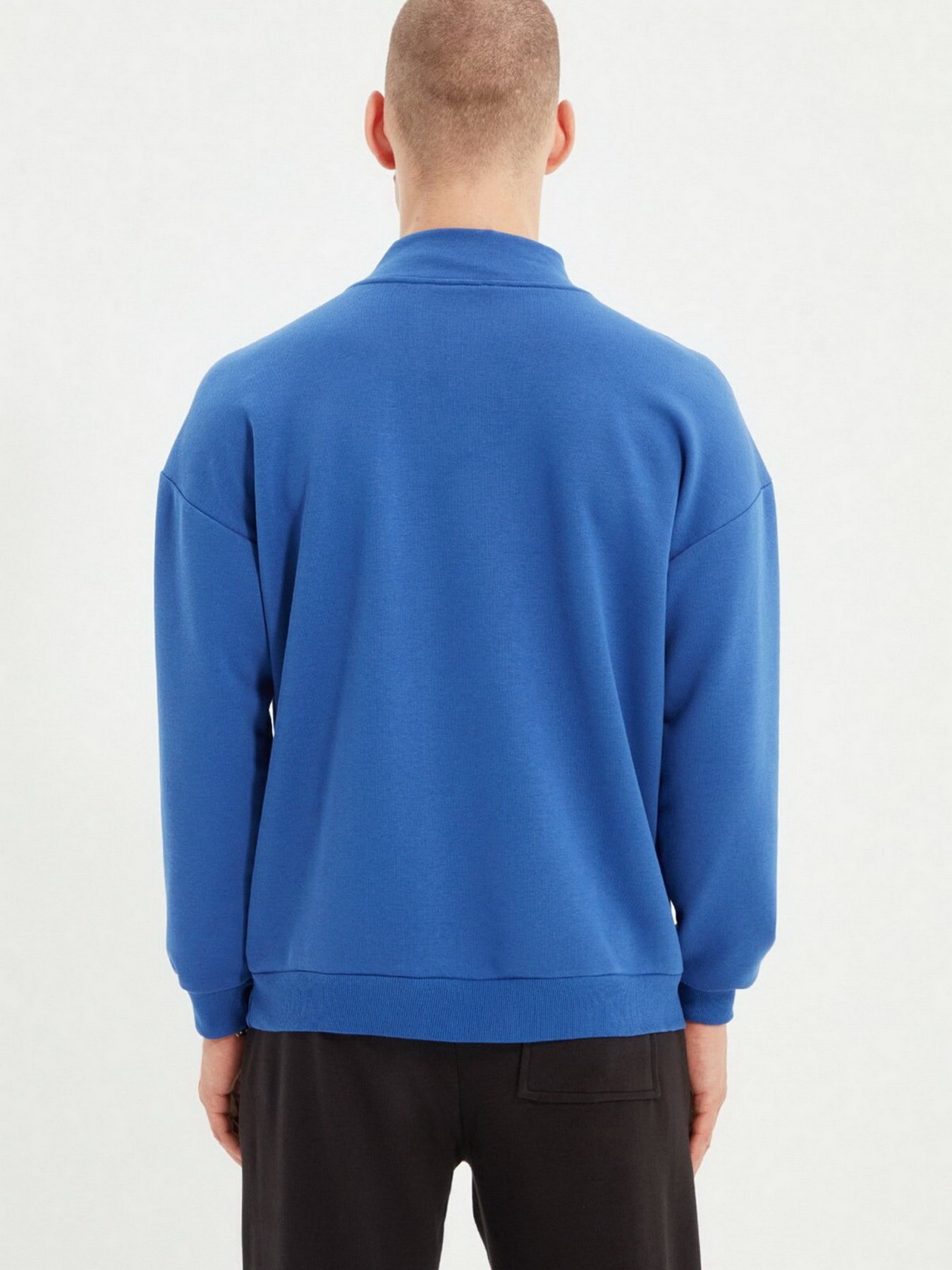 Свитшот Trendyol модель TMNAW22SW0159/Saks Фото