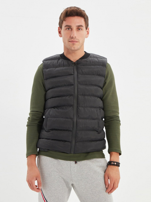 Утепленный жилет Trendyol модель TMNAW22YE0012/Siyah Фото