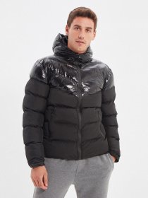 Демісезонна куртка Trendyol модель TMNAW22MO0133/Siyah Фото