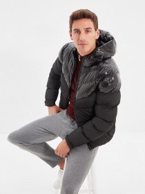 Демісезонна куртка Trendyol модель TMNAW22MO0133/Siyah Фото