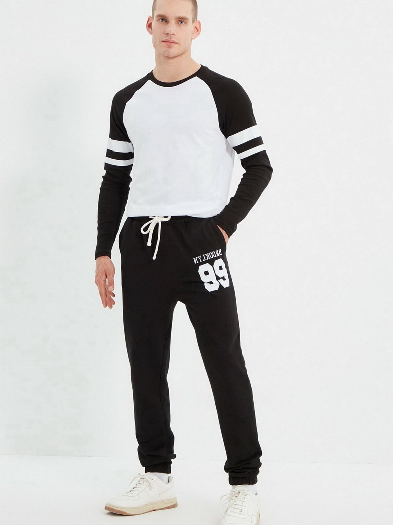 Штаны спортивные Trendyol модель TMNAW22EA0247/Siyah Фото