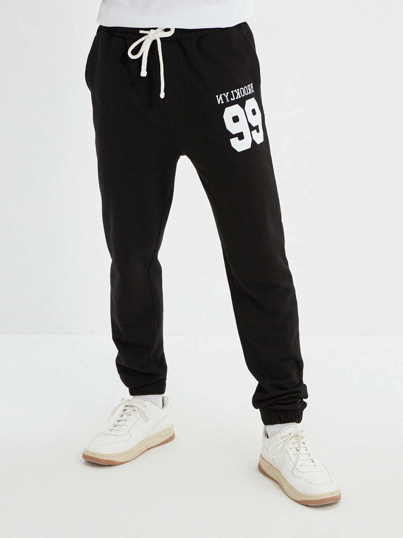 Штаны спортивные Trendyol модель TMNAW22EA0247/Siyah Фото