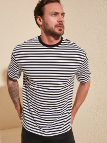 Футболка Trendyol модель TMNSS20TS0511/Siyah Фото