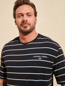 Футболка Trendyol модель TMNSS20TS0521/Lacivert Футболка Trendyol модель TMNSS20TS0521/Lacivert Фото