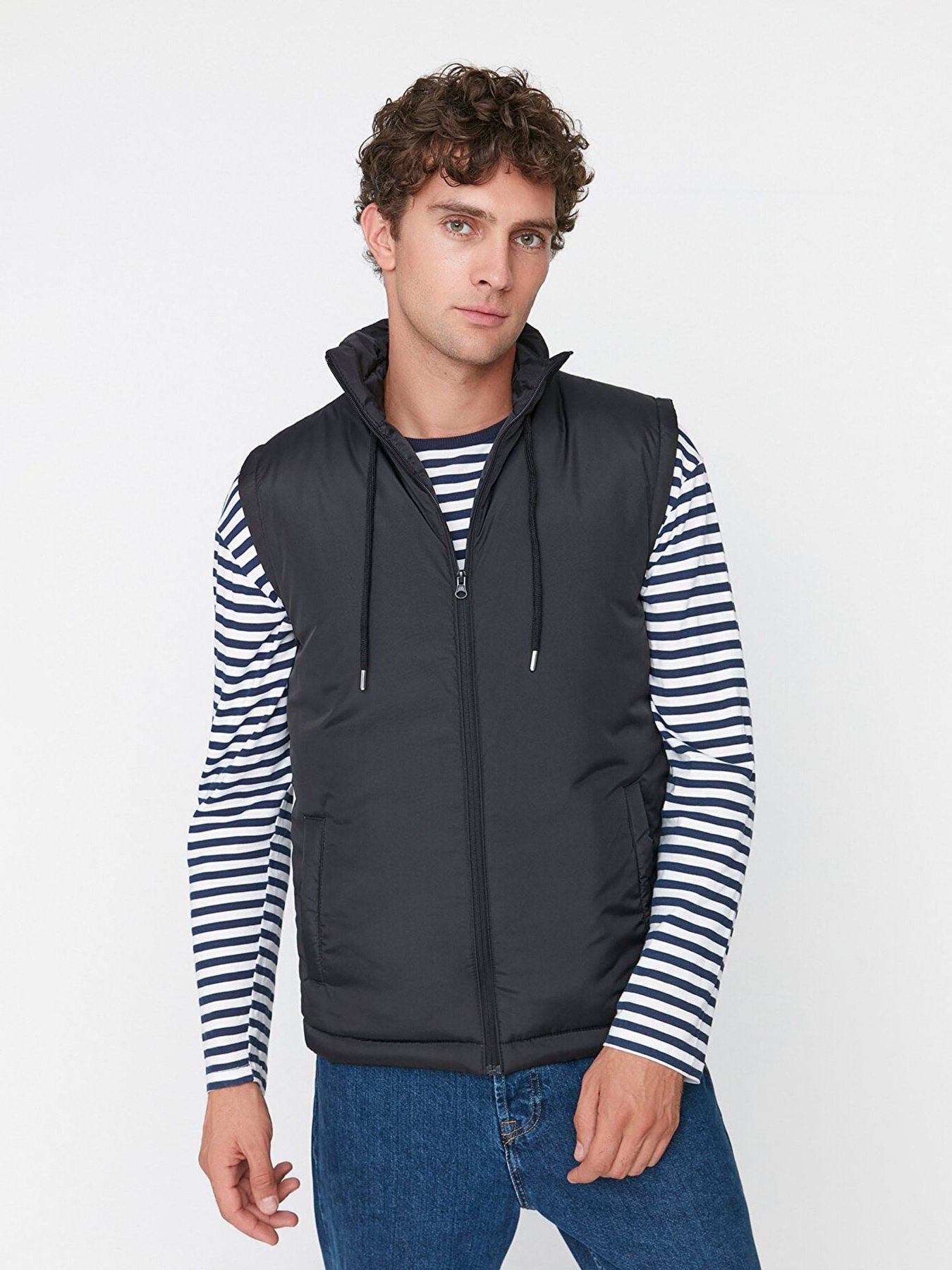 Жилет с утеплителем Trendyol модель TMNAW22YE0021/Siyah Фото