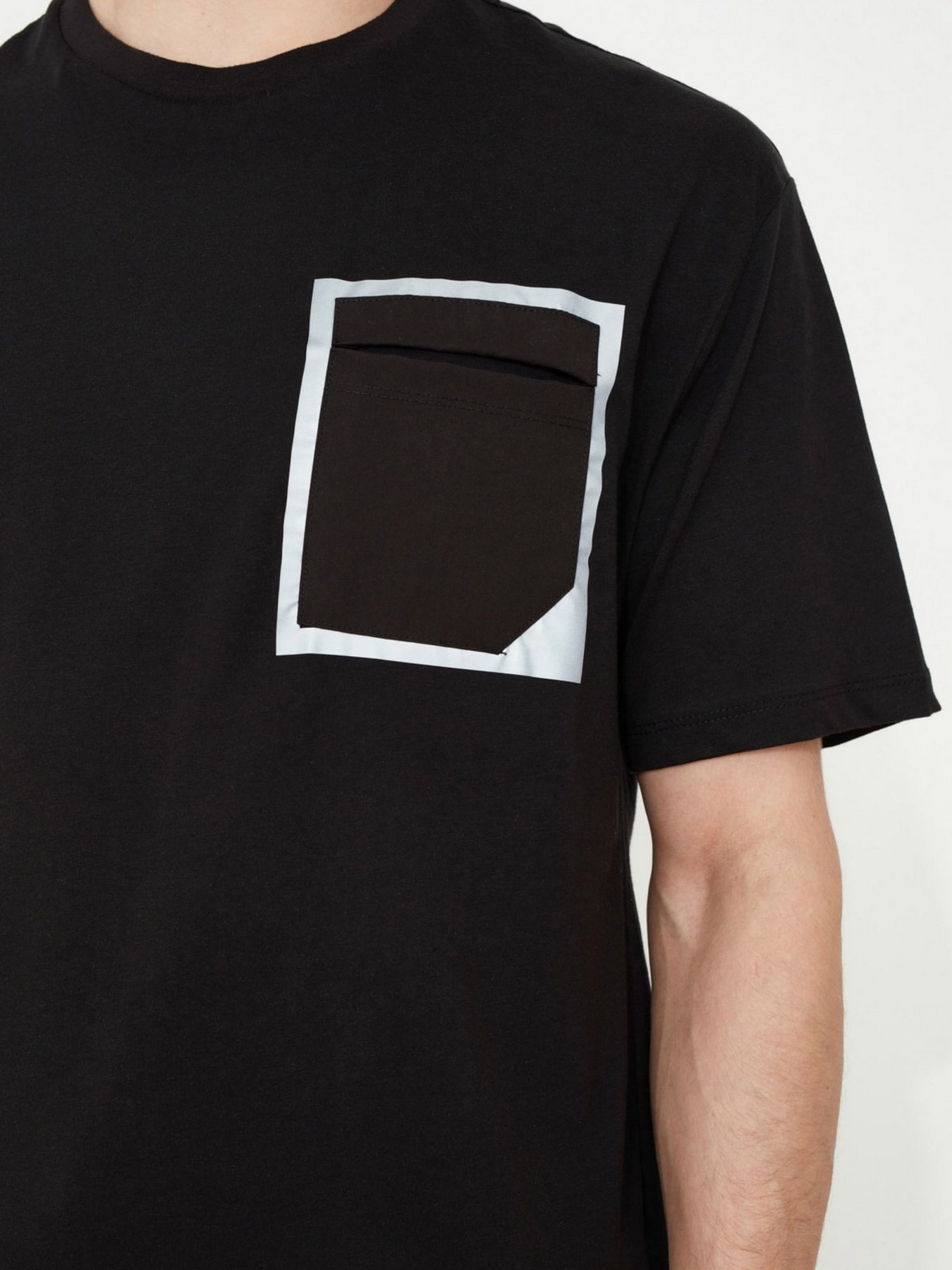 Футболки і поло Trendyol модель TMNSS20TS1358/Siyah Фото