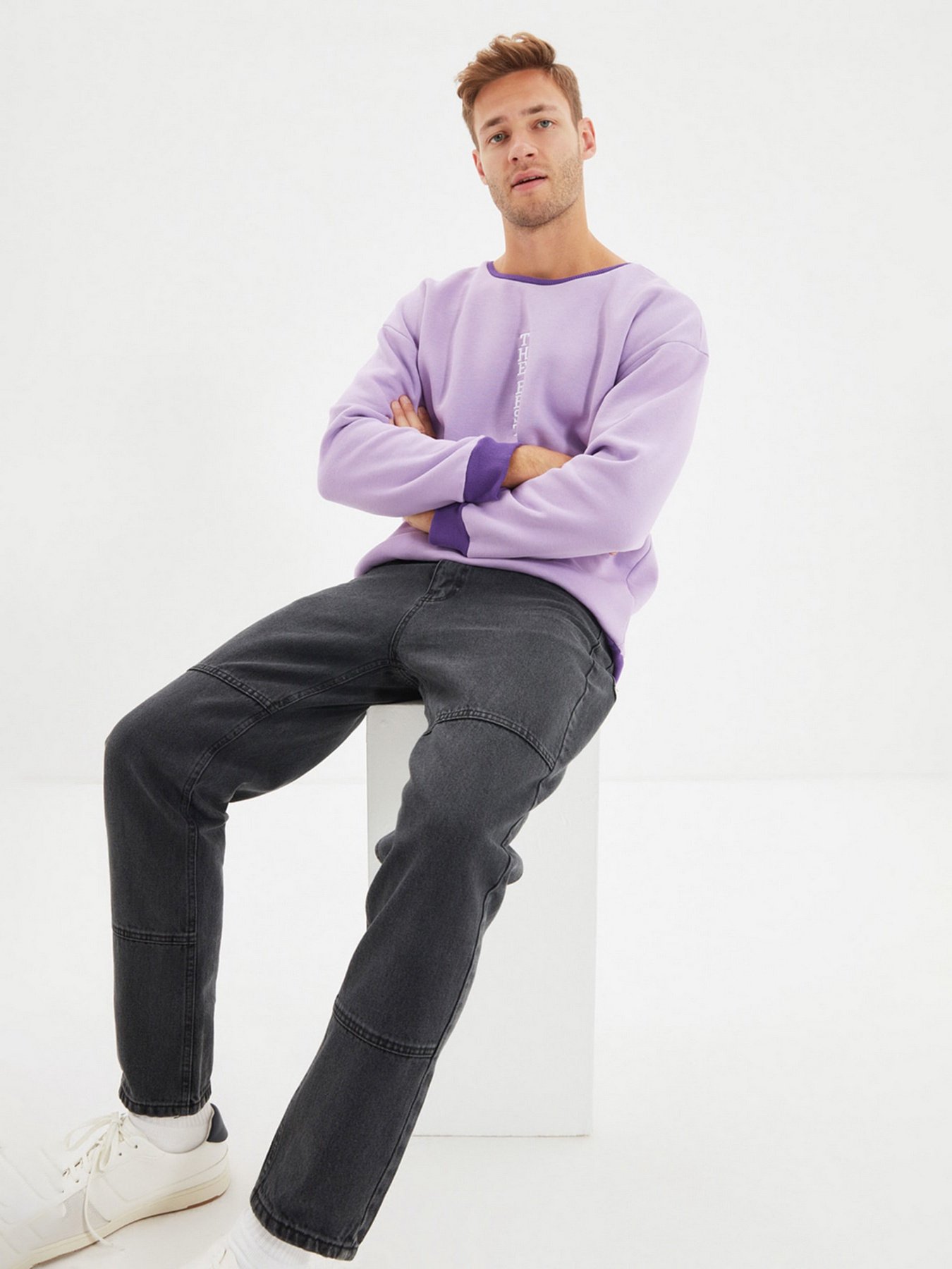 Прямые джинсы Trendyol Relax модель TMNAW22JE0040/Siyah Фото