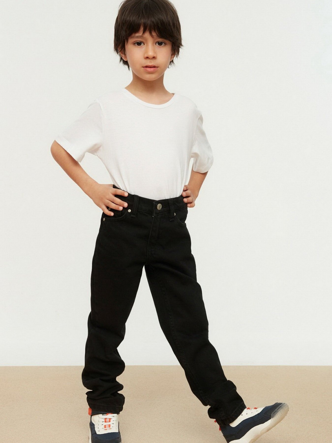 Прямі джинси Trendyol модель TKDSS22JE0217/Siyah Фото