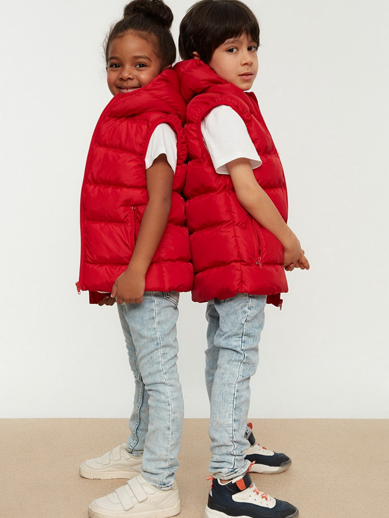 Утепленный жилет Trendyol модель TKDSS22YE0018/Kirmizi Утепленный жилет Trendyol модель TKDSS22YE0018/Kirmizi Фото