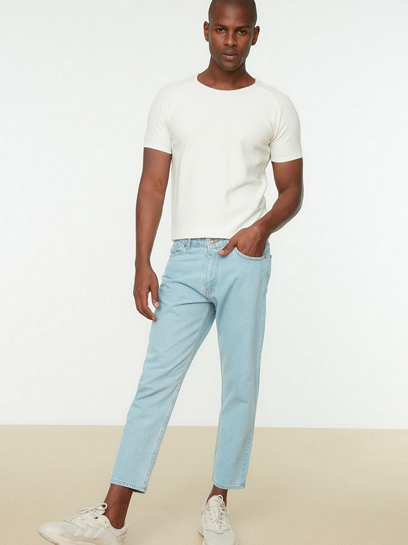 Зауженные джинсы Trendyol Essential Crop модель TMNSS22JE0370/Mavi Фото