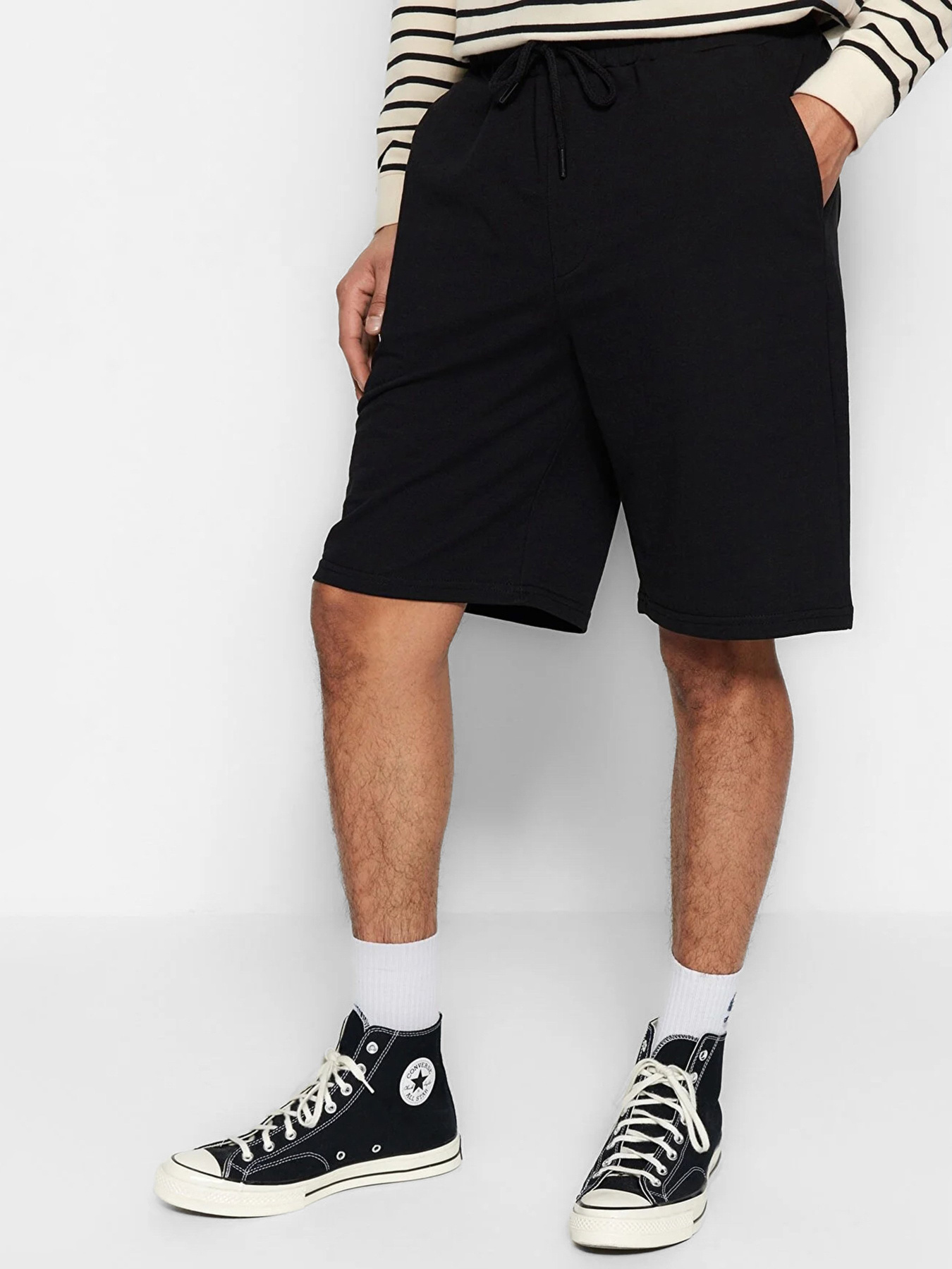 Повседневные шорты Trendyol модель TMNSS22SR0257/Siyah Фото