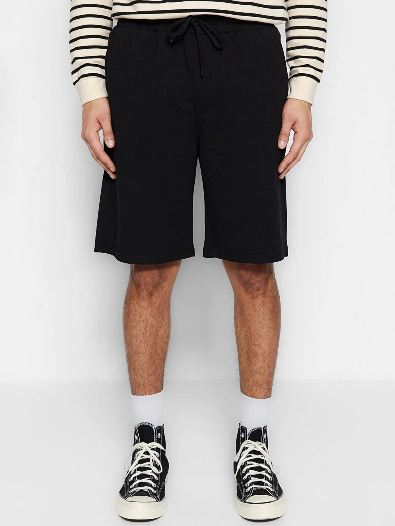 Повседневные шорты Trendyol модель TMNSS22SR0257/Siyah Фото