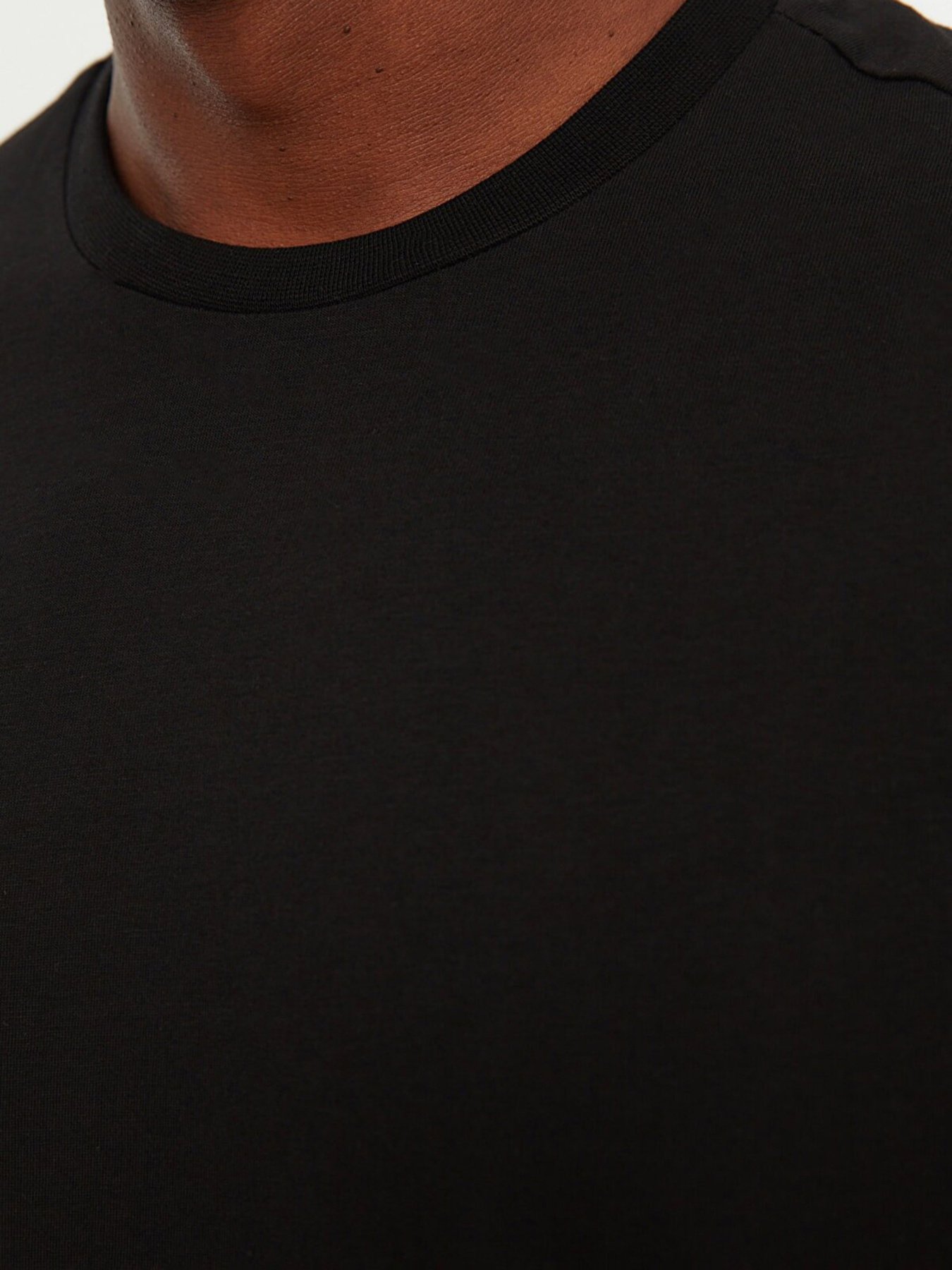 Футболки и поло Trendyol модель TMNSS22TS0273/Siyah Фото