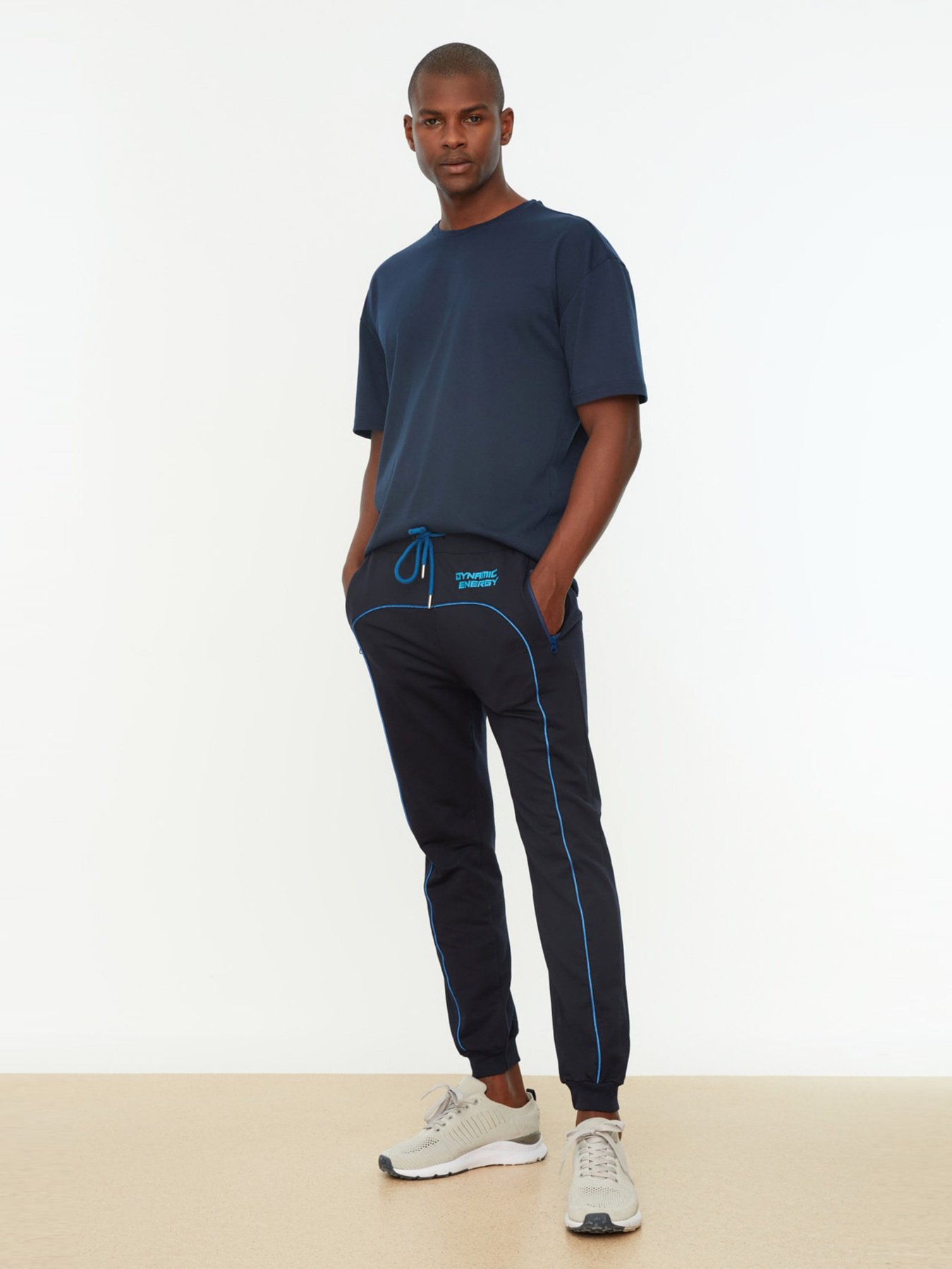 Штани спортивні Trendyol модель TMNAW22EA0662/Lacivert Фото