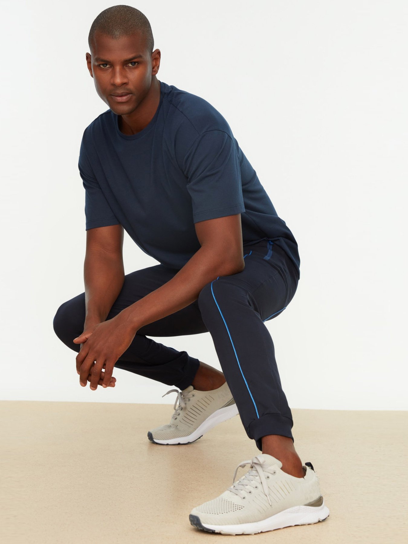 Штани спортивні Trendyol модель TMNAW22EA0662/Lacivert Фото