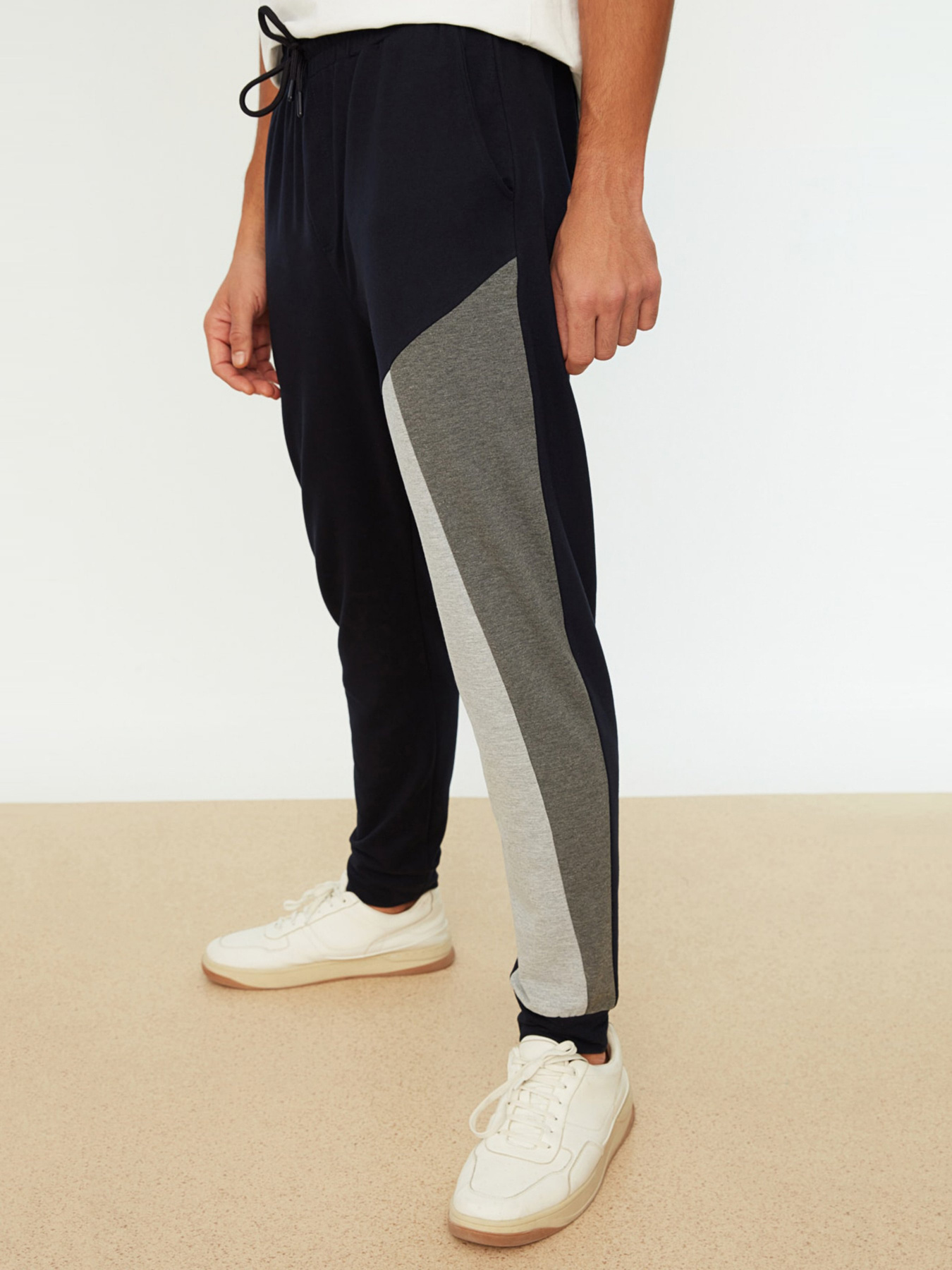 Штаны спортивные Trendyol модель TMNAW22EA0708/Lacivert Фото