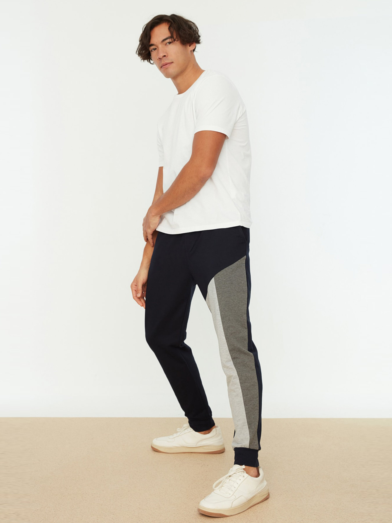 Спортивні штани Trendyol модель TMNAW22EA0708/Lacivert Фото