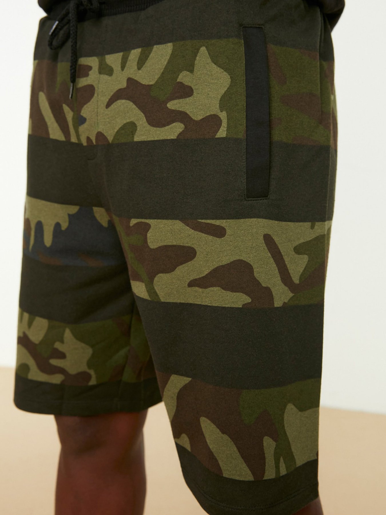 Шорты Trendyol модель TMNSS20SR0082/Siyah Фото