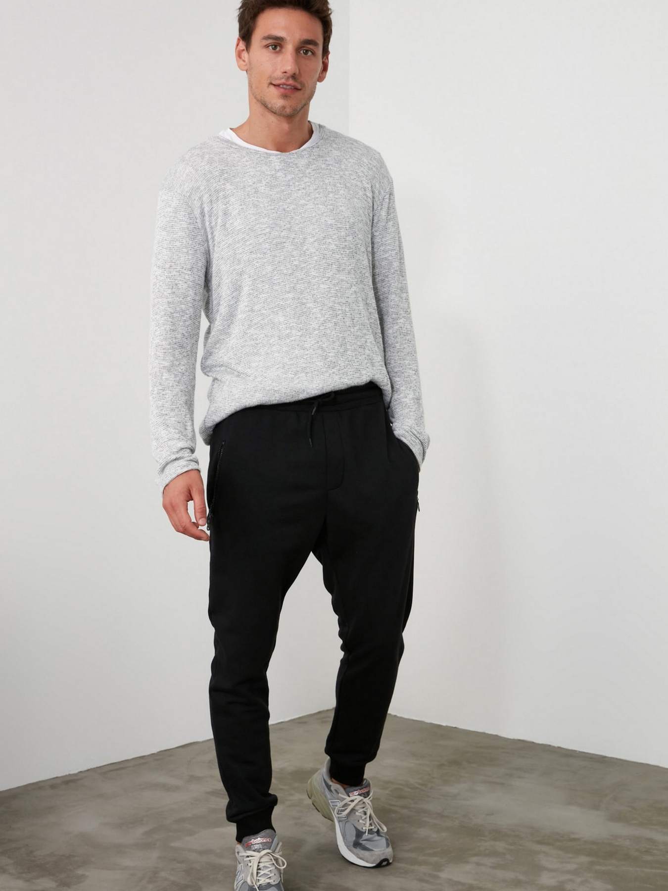 Спортивні штани Trendyol модель TMNAW21EA0094/Siyah Фото