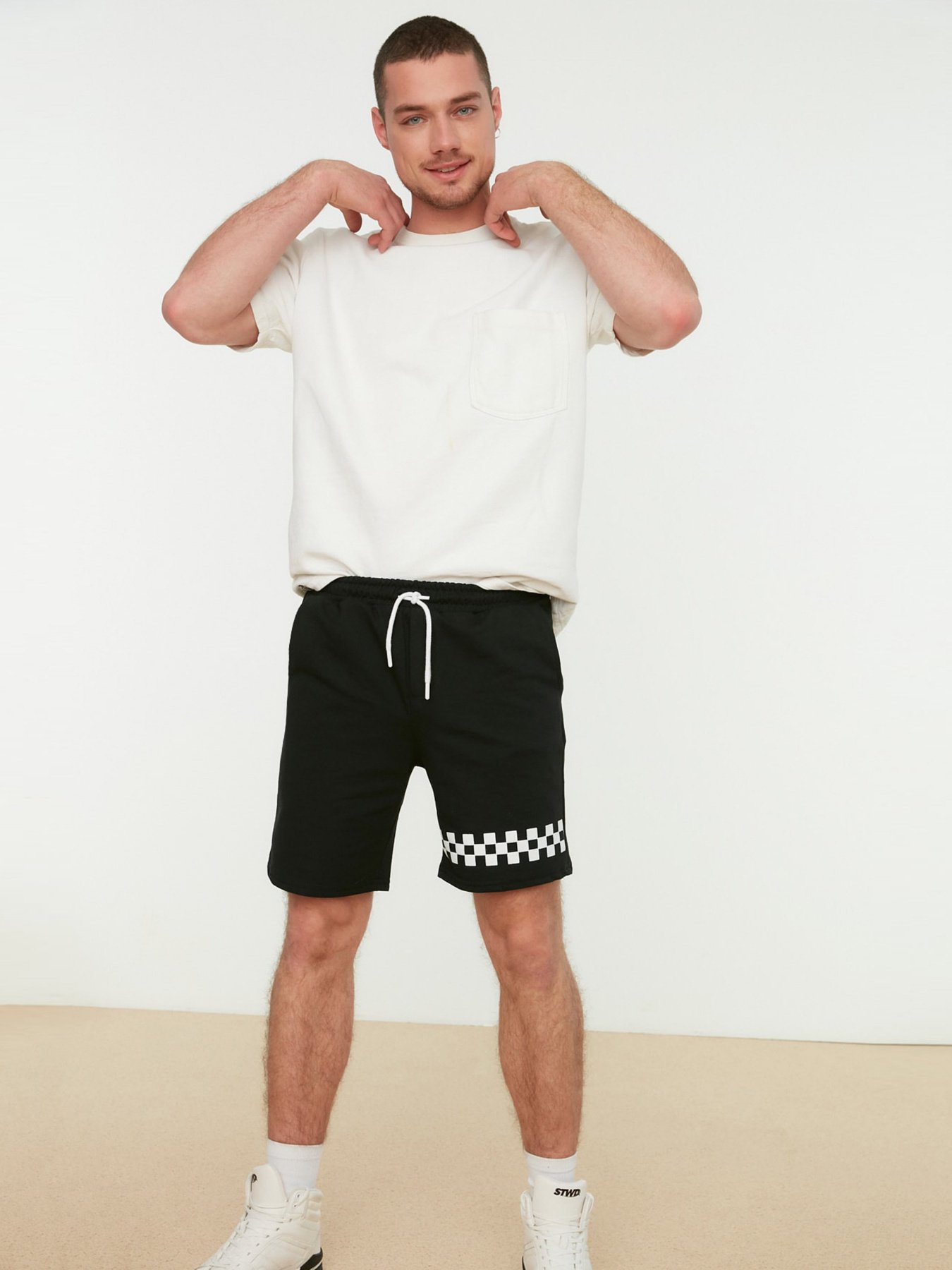 Шорти Trendyol модель TMNSS21SR0140/Siyah Фото